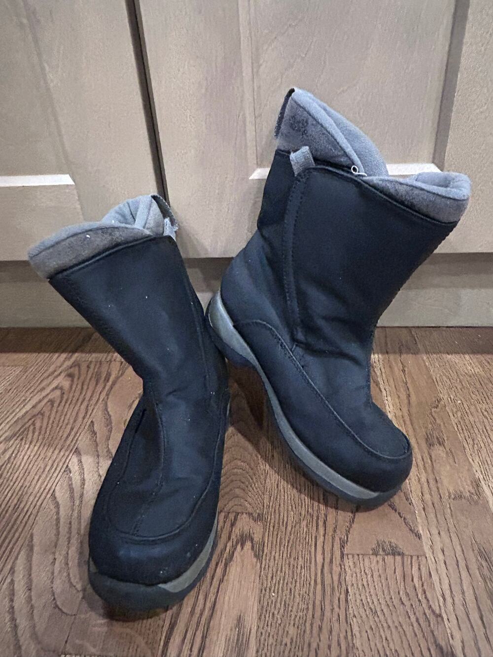 Lands' End Kids Sz 2 Flurry Snow Boots Black Insulated Winter Waterproof Cozy